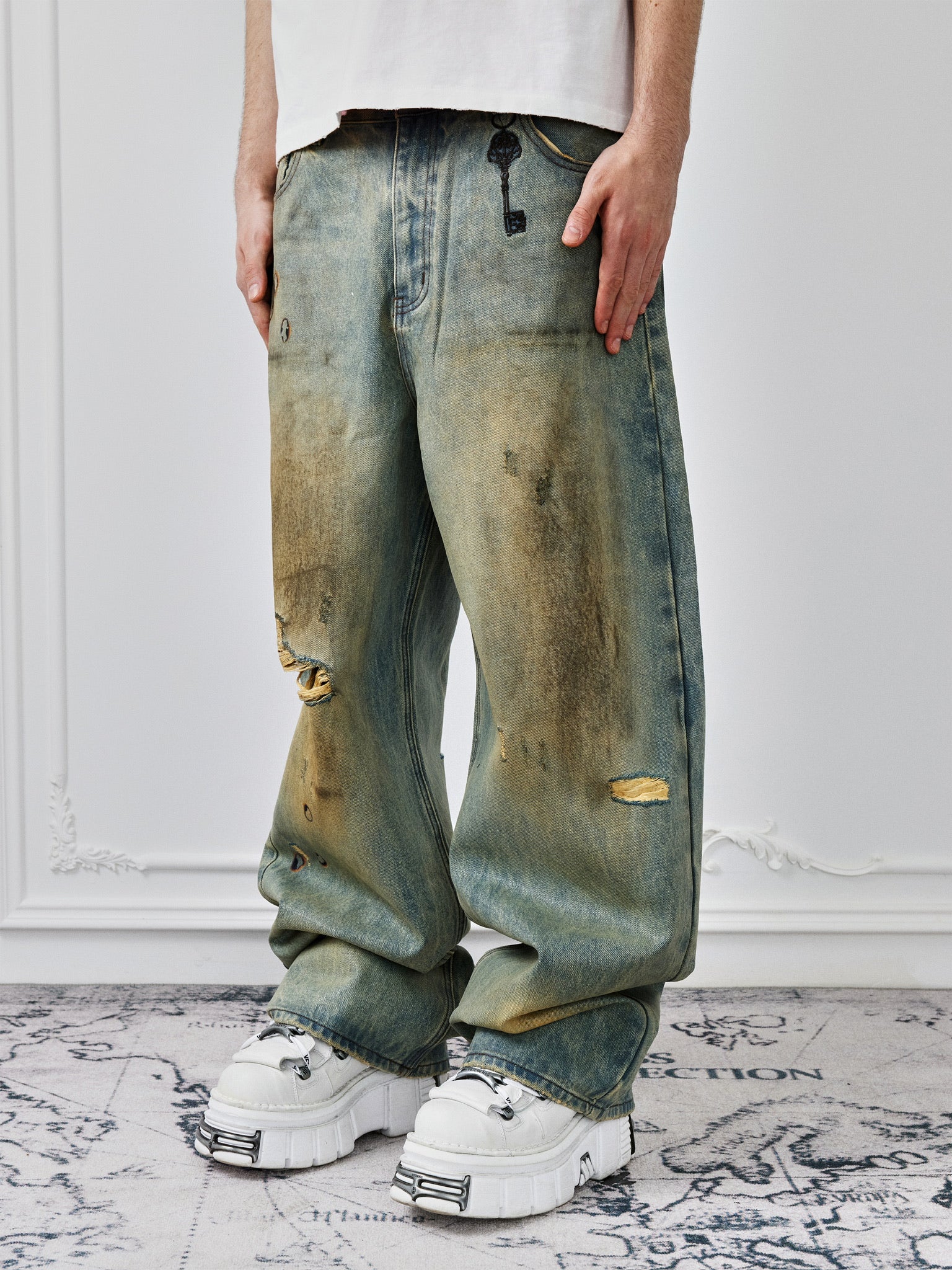 Dirty-Washed Brushing Wax Baggy Denim