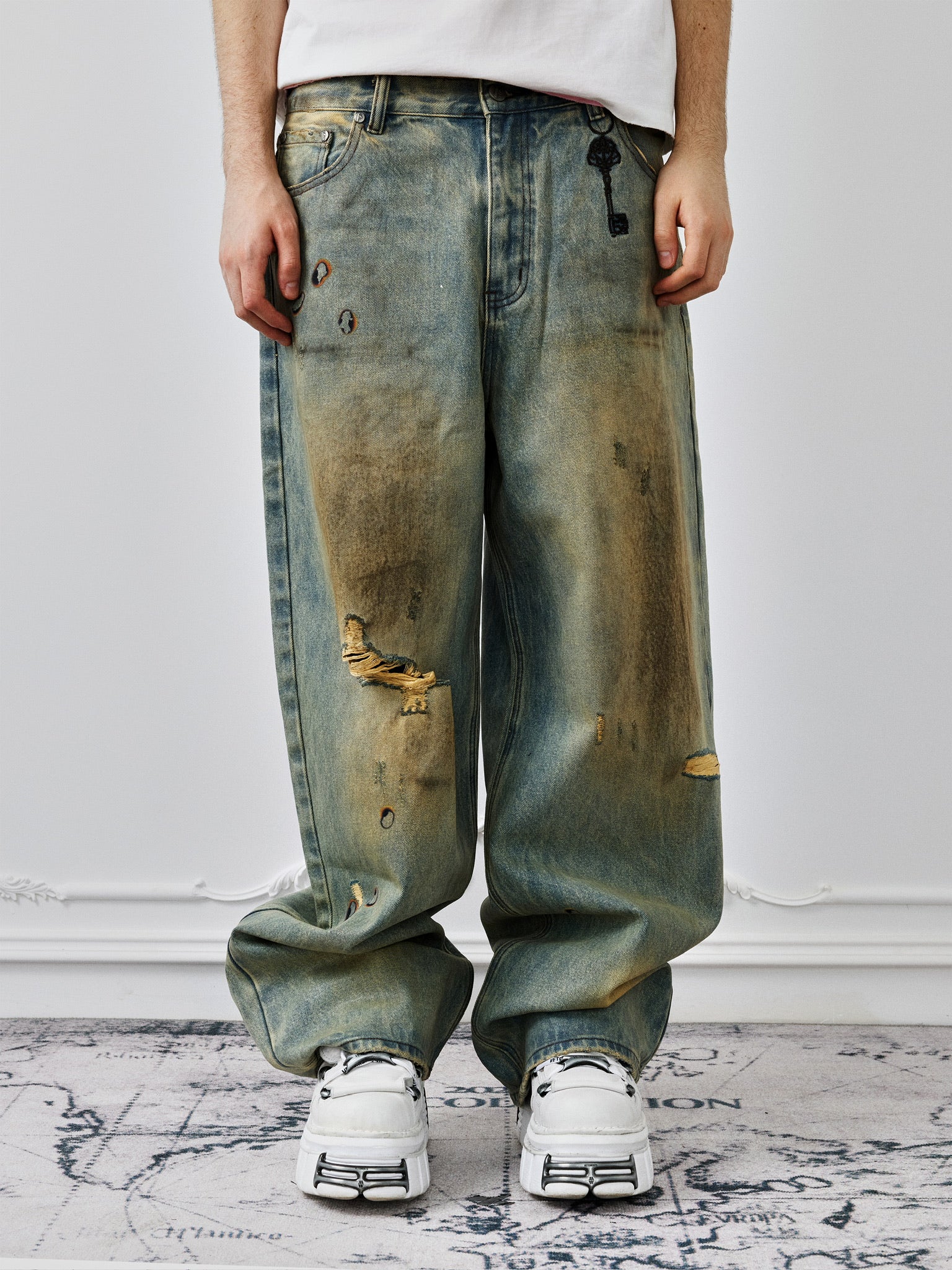 Dirty-Washed Brushing Wax Baggy Denim