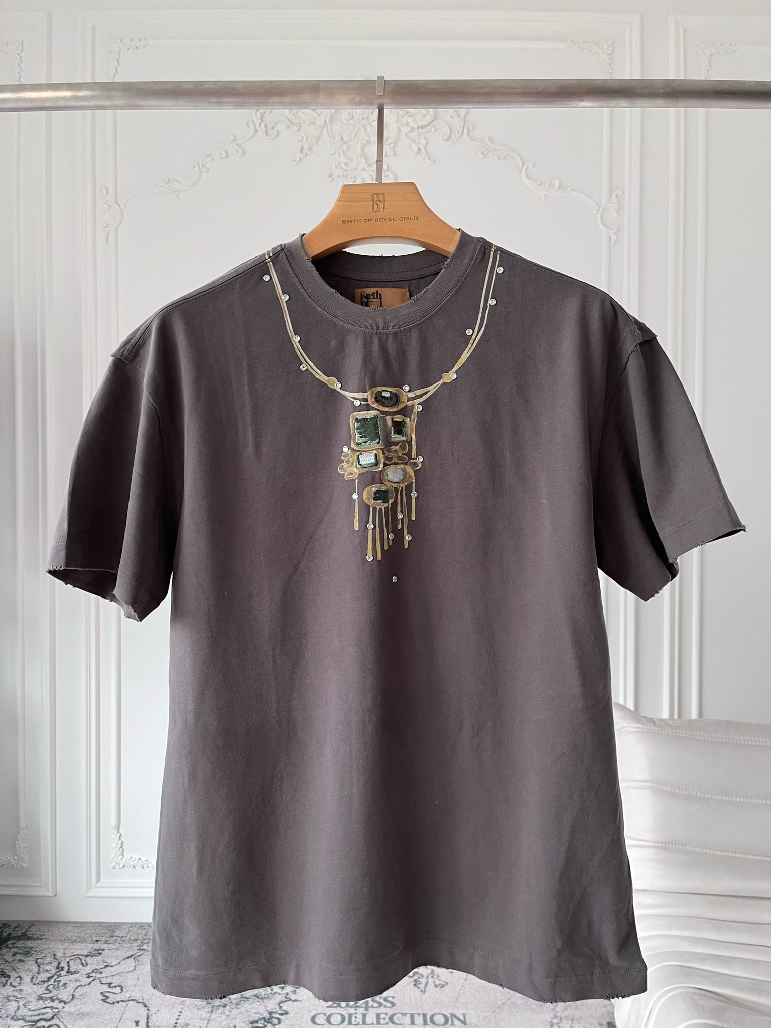 Gemstone Necklace Print T-Shirt in Dark Grey