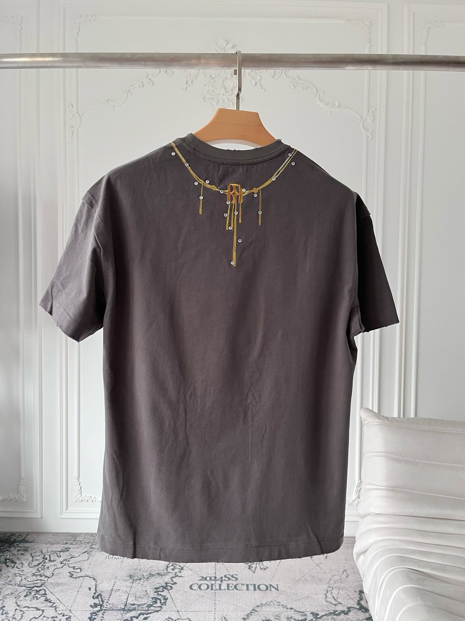 Gemstone Necklace Print T-Shirt in Dark Grey