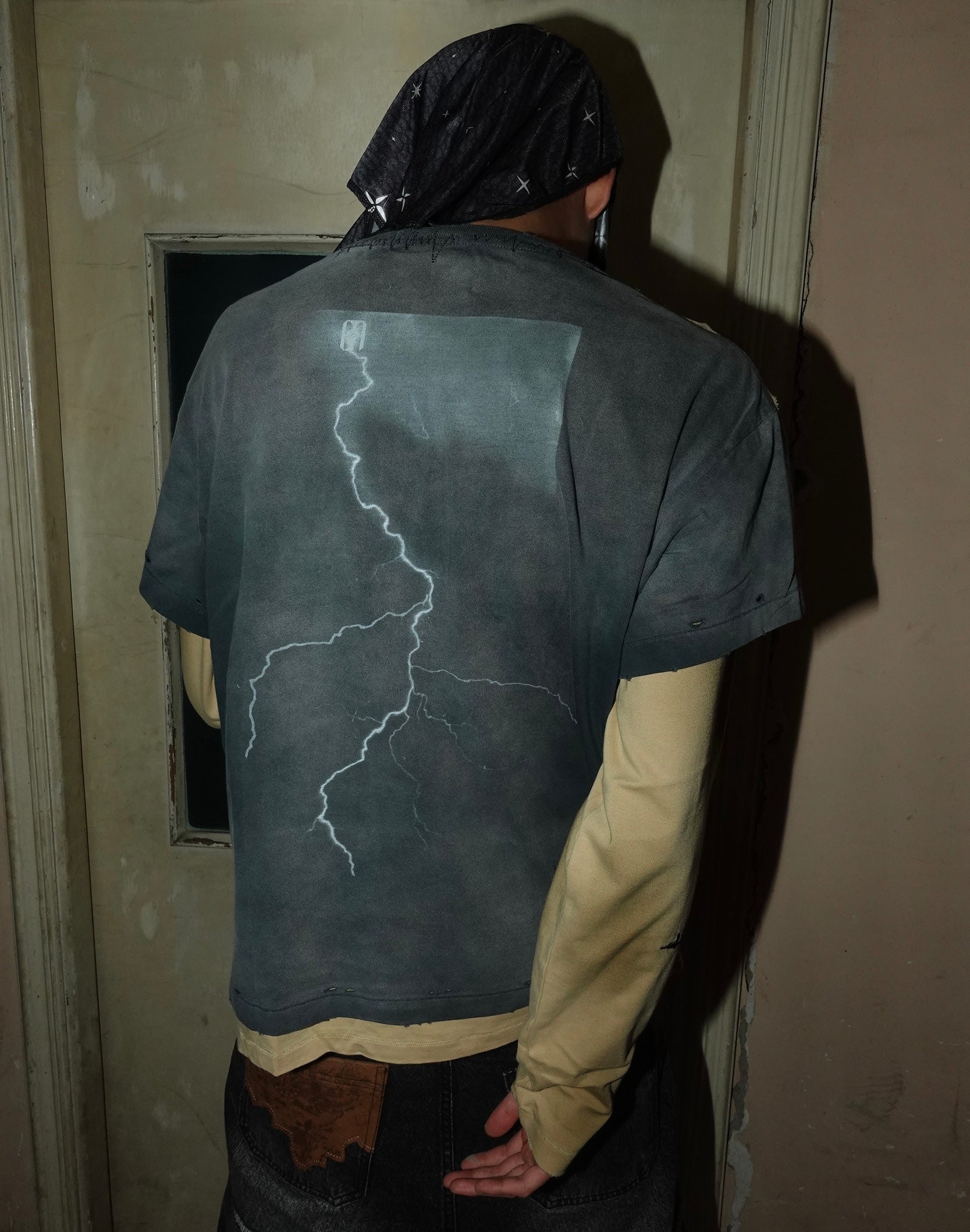 2-IN-1 Distressed Stained Long-sleeve Tee