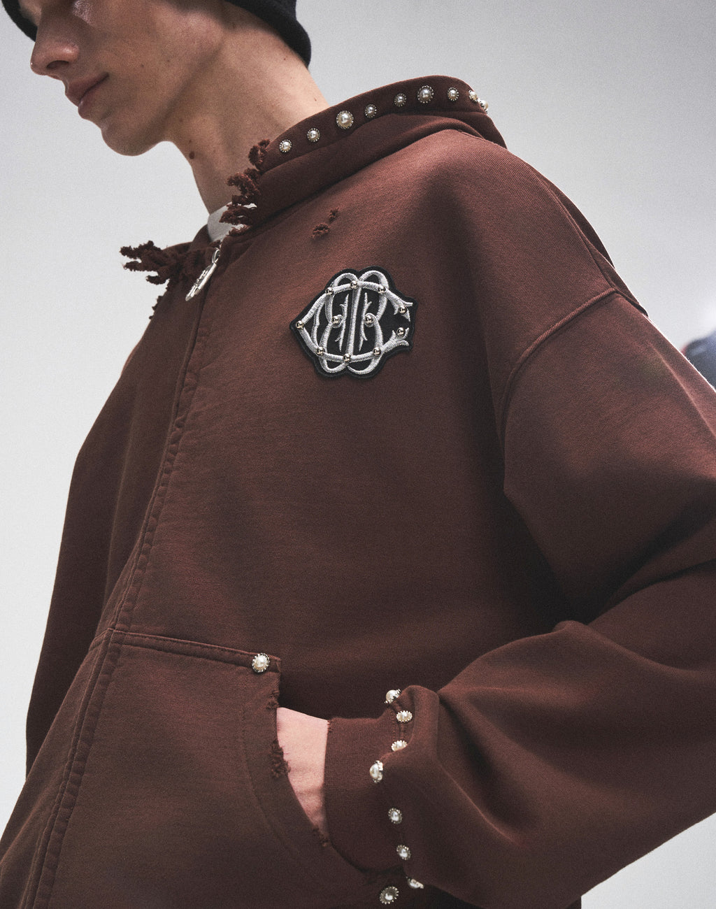 PEARL STUDDED BOXY ZIP HOODIE BROWN