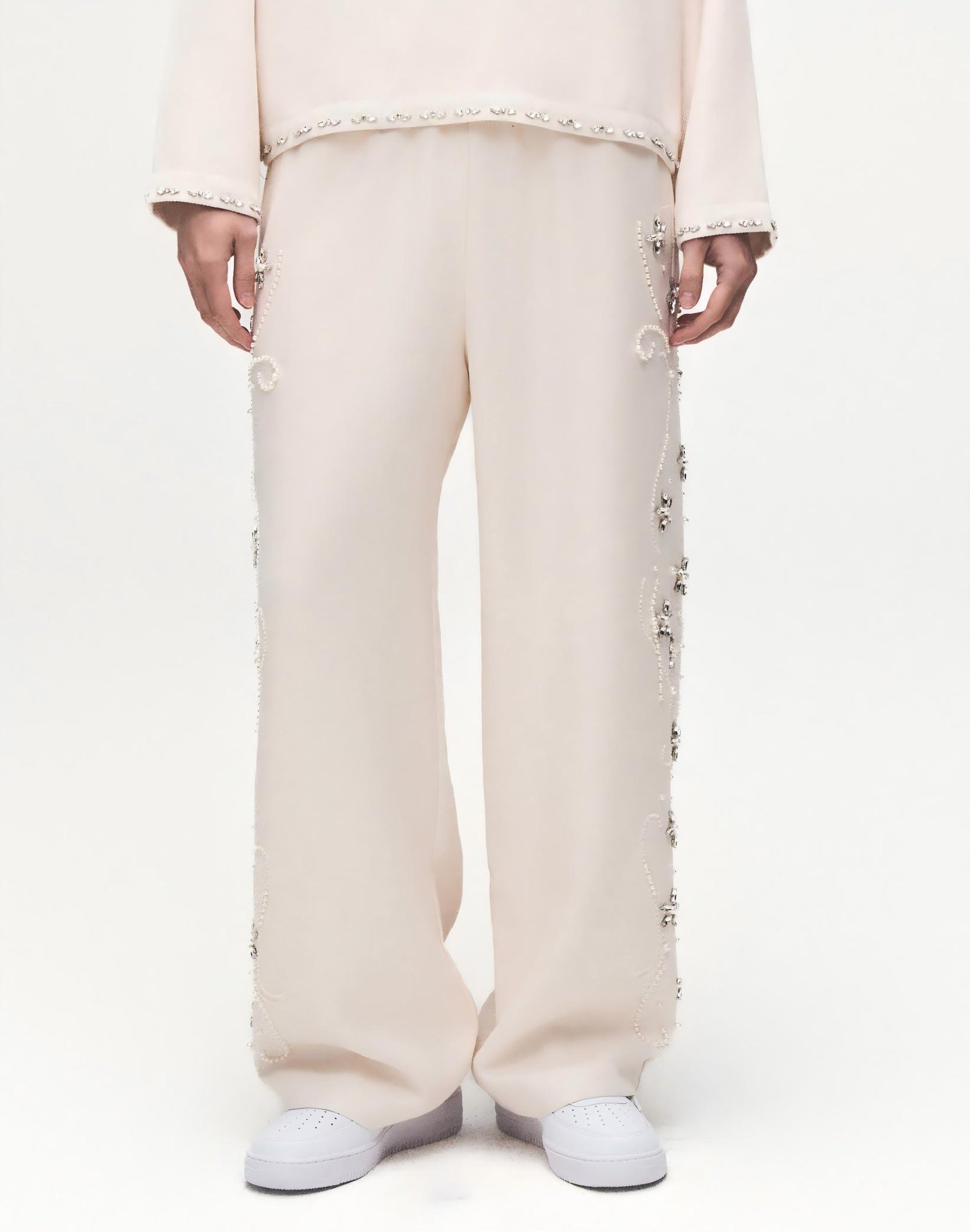 DIAMOND EMBELLISHED FLORAL KNIT PANT IN WHT