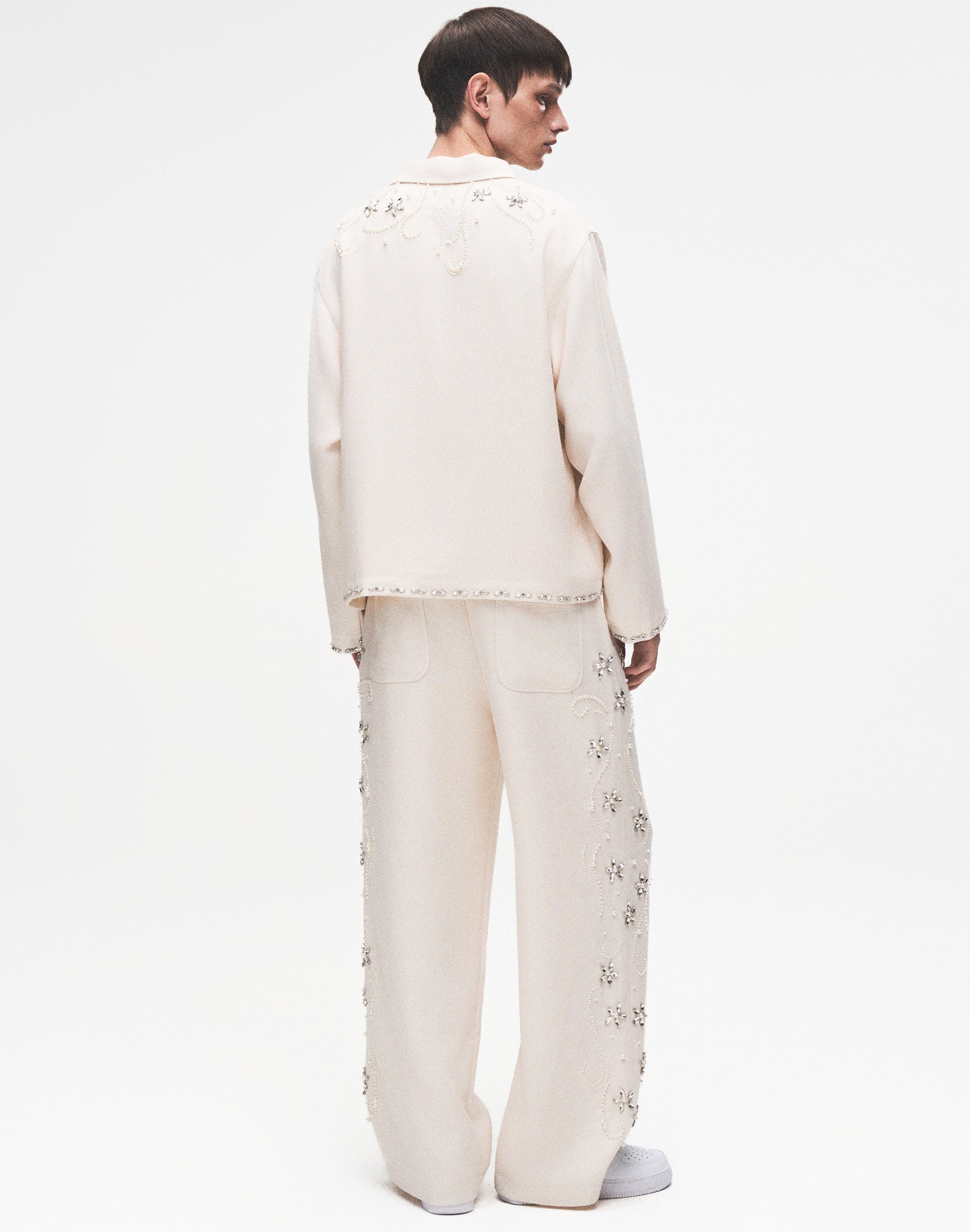 DIAMOND EMBELLISHED FLORAL KNIT PANT IN WHT