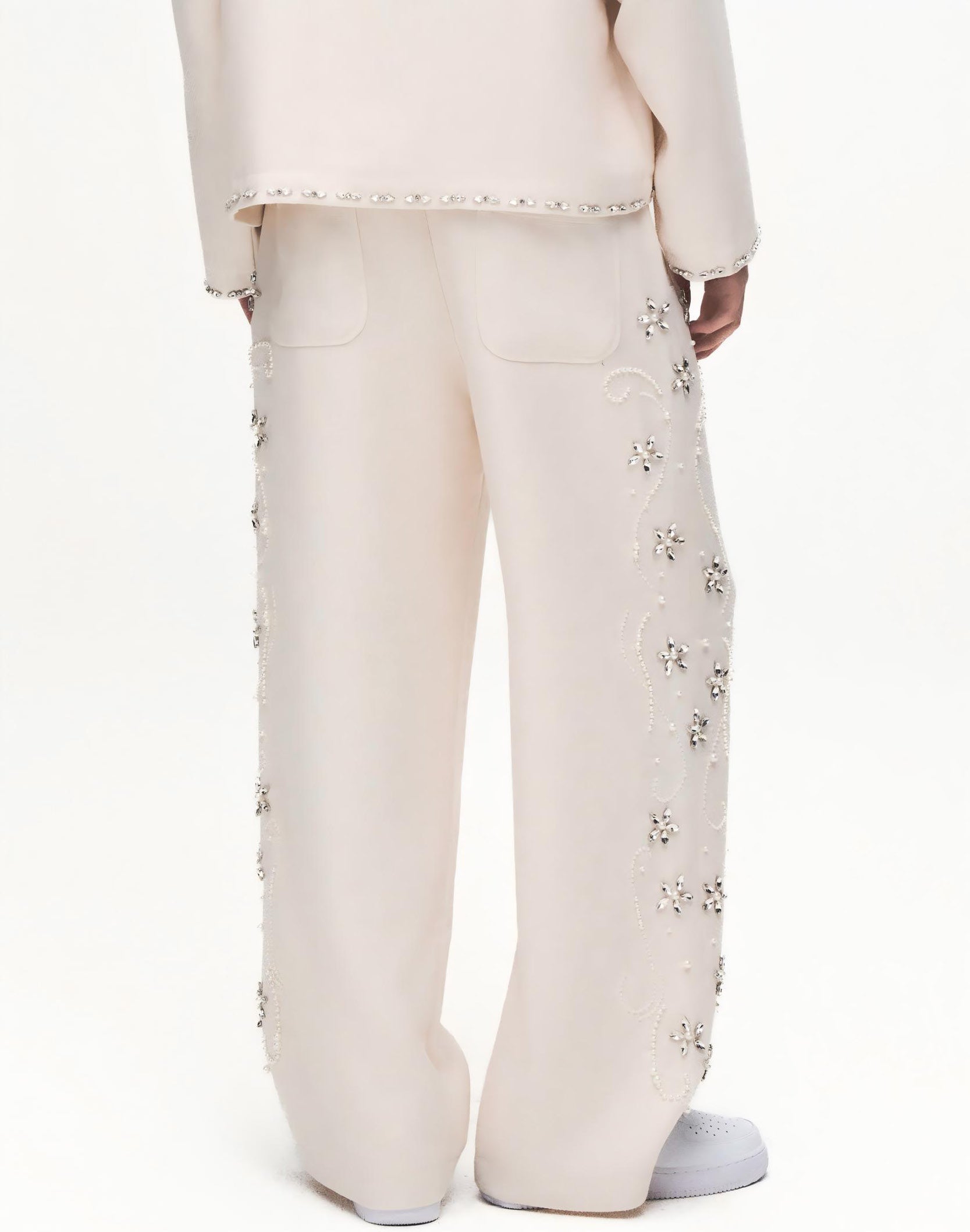 DIAMOND EMBELLISHED FLORAL KNIT PANT IN WHT