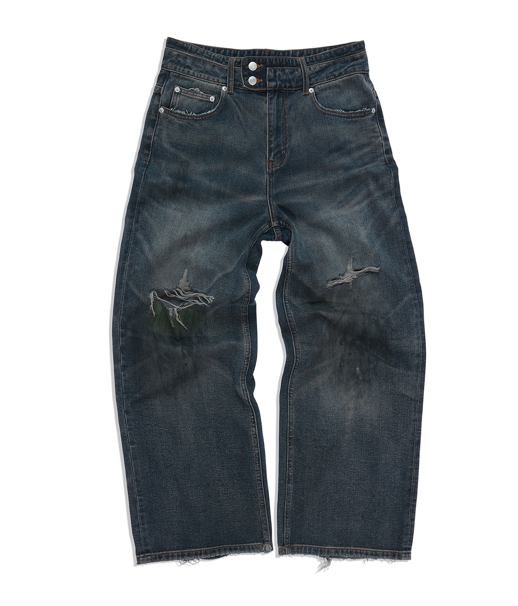 Knee Slide Distressed Jeans