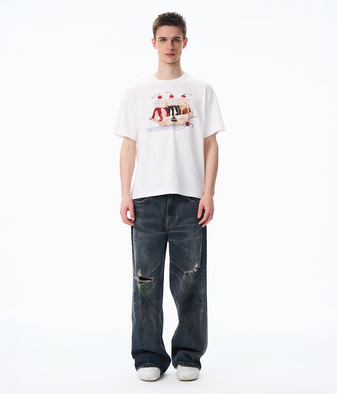 Knee Slide Distressed Jeans