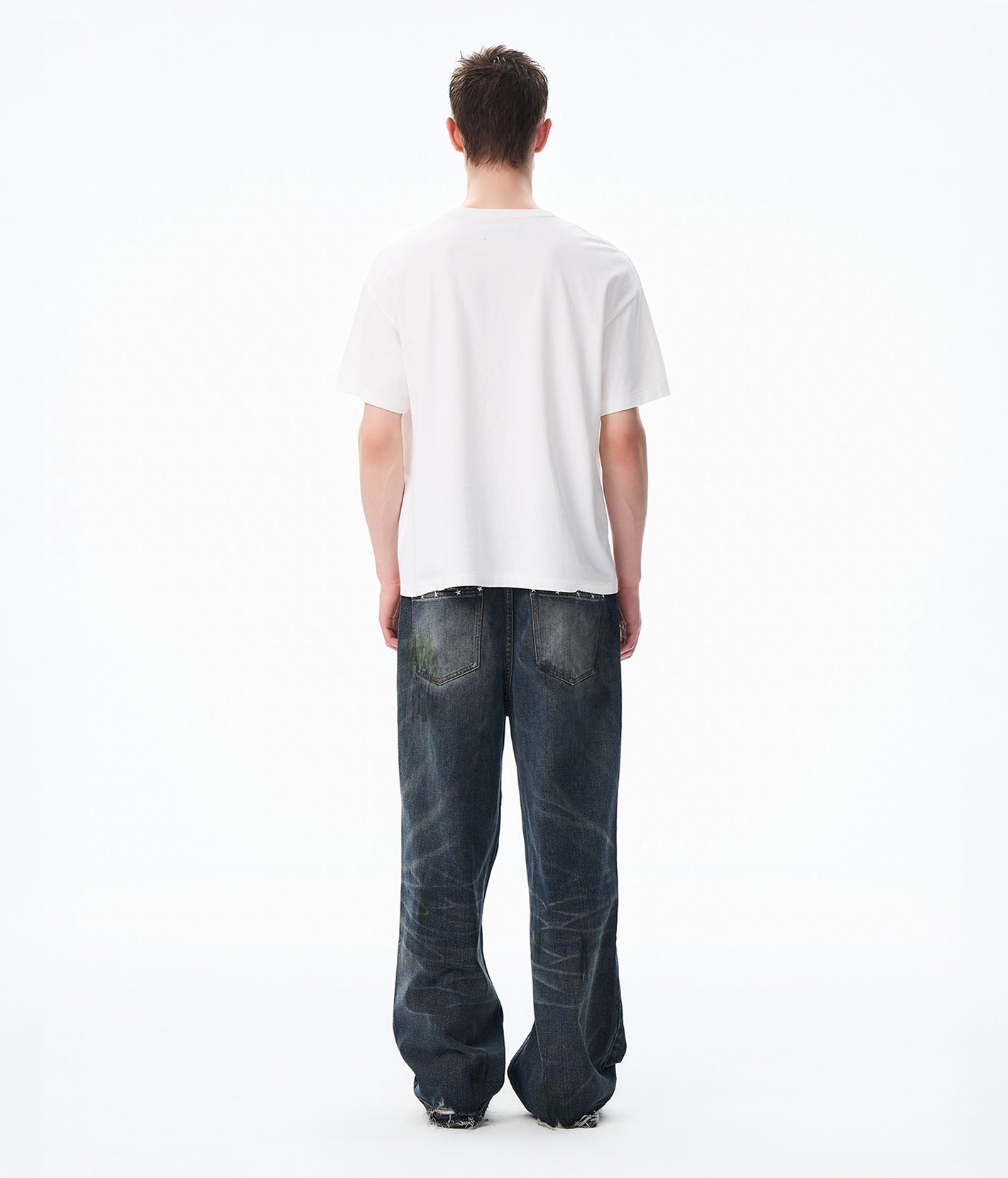 Knee Slide Distressed Jeans