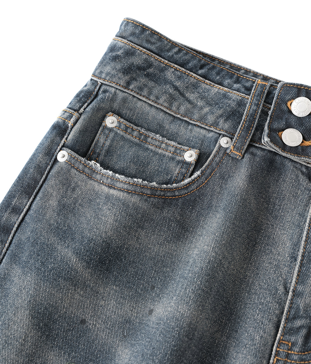 Knee Slide Distressed Jeans
