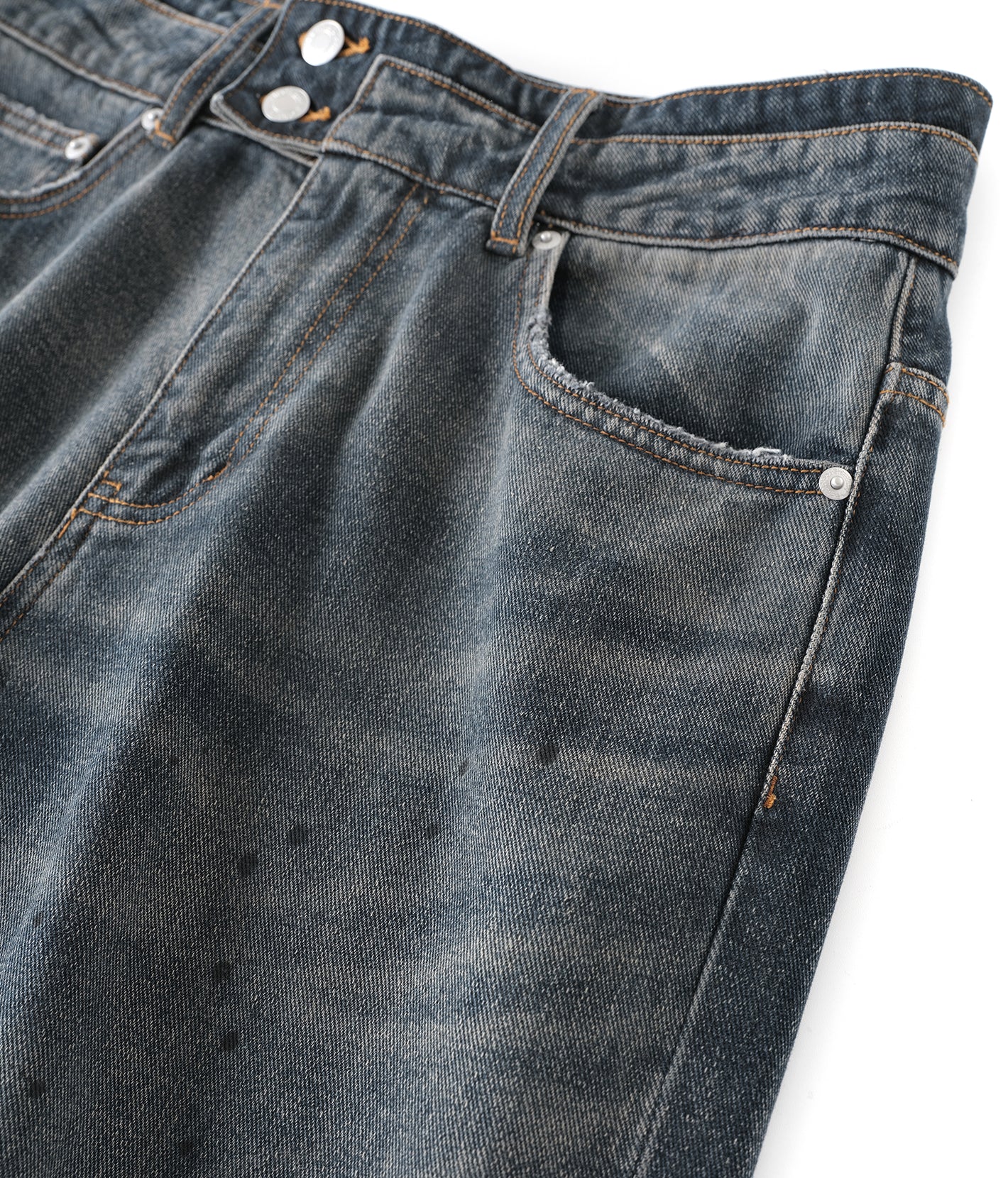 Knee Slide Distressed Jeans