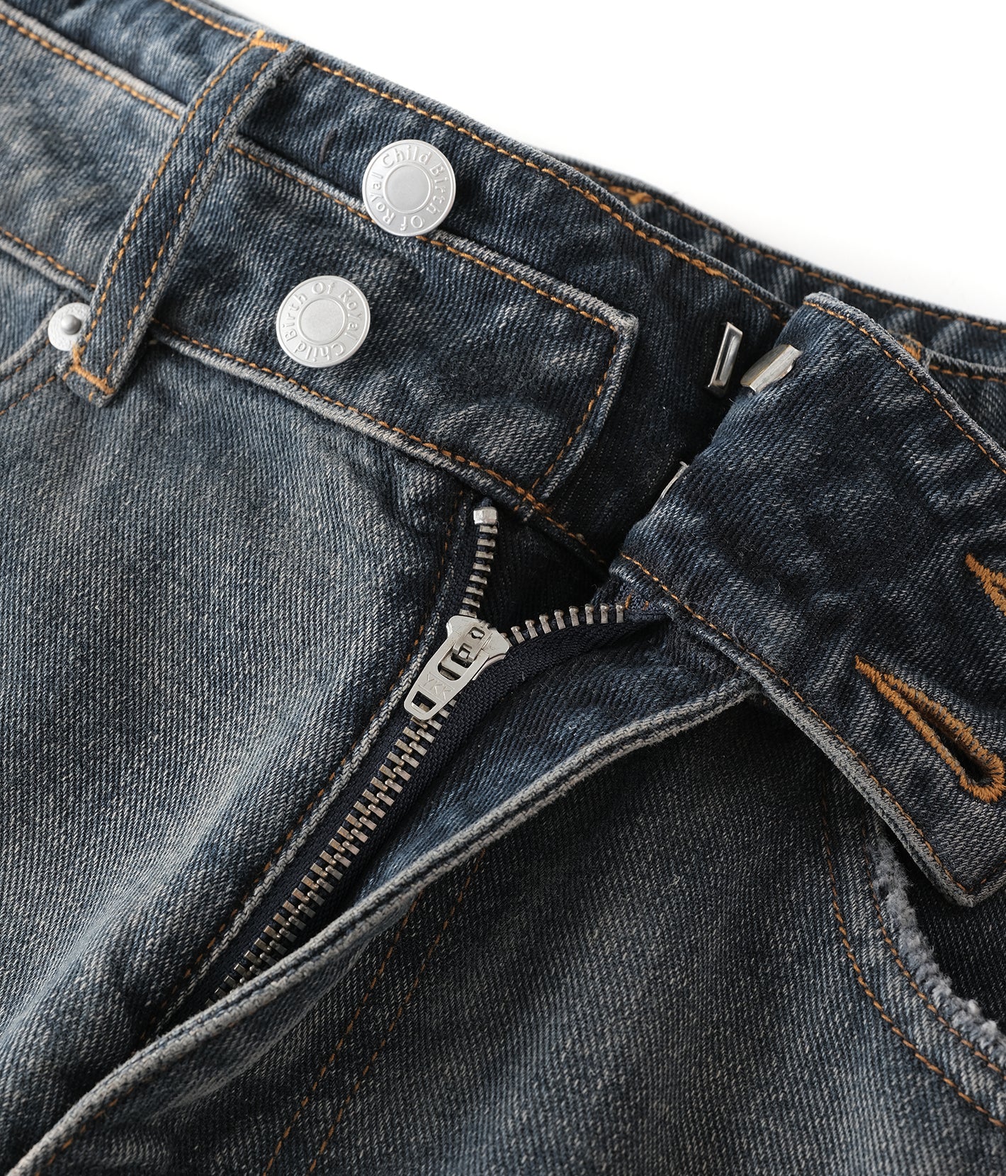 Knee Slide Distressed Jeans