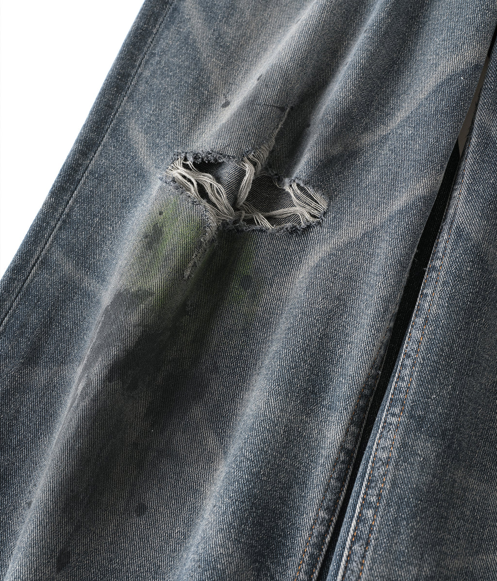 Knee Slide Distressed Jeans
