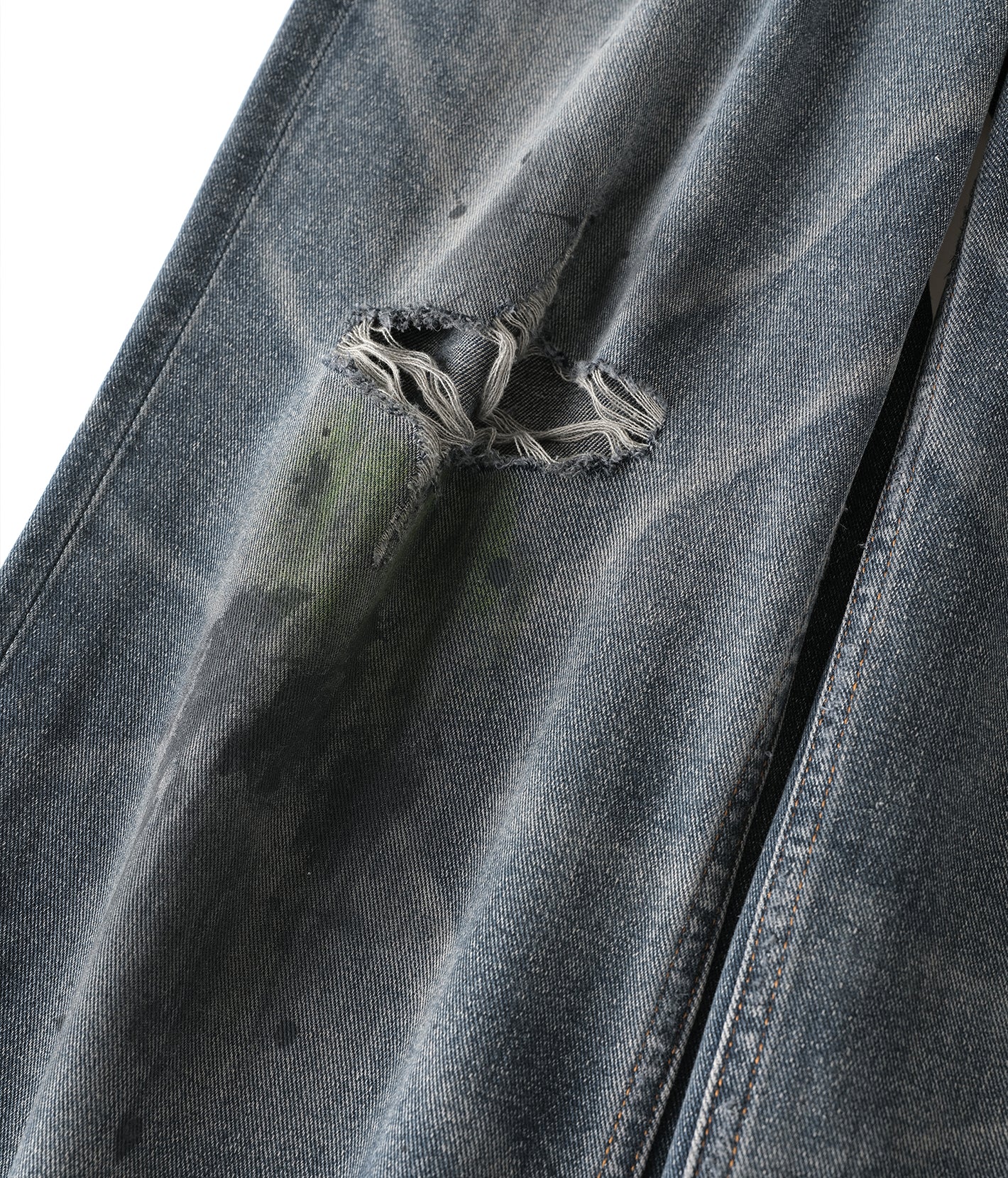 Knee Slide Distressed Jeans