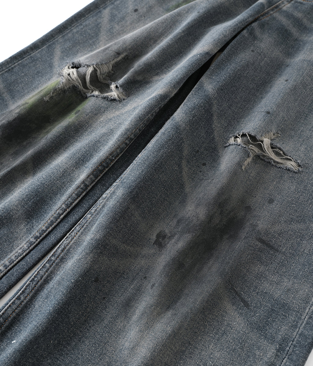 Knee Slide Distressed Jeans