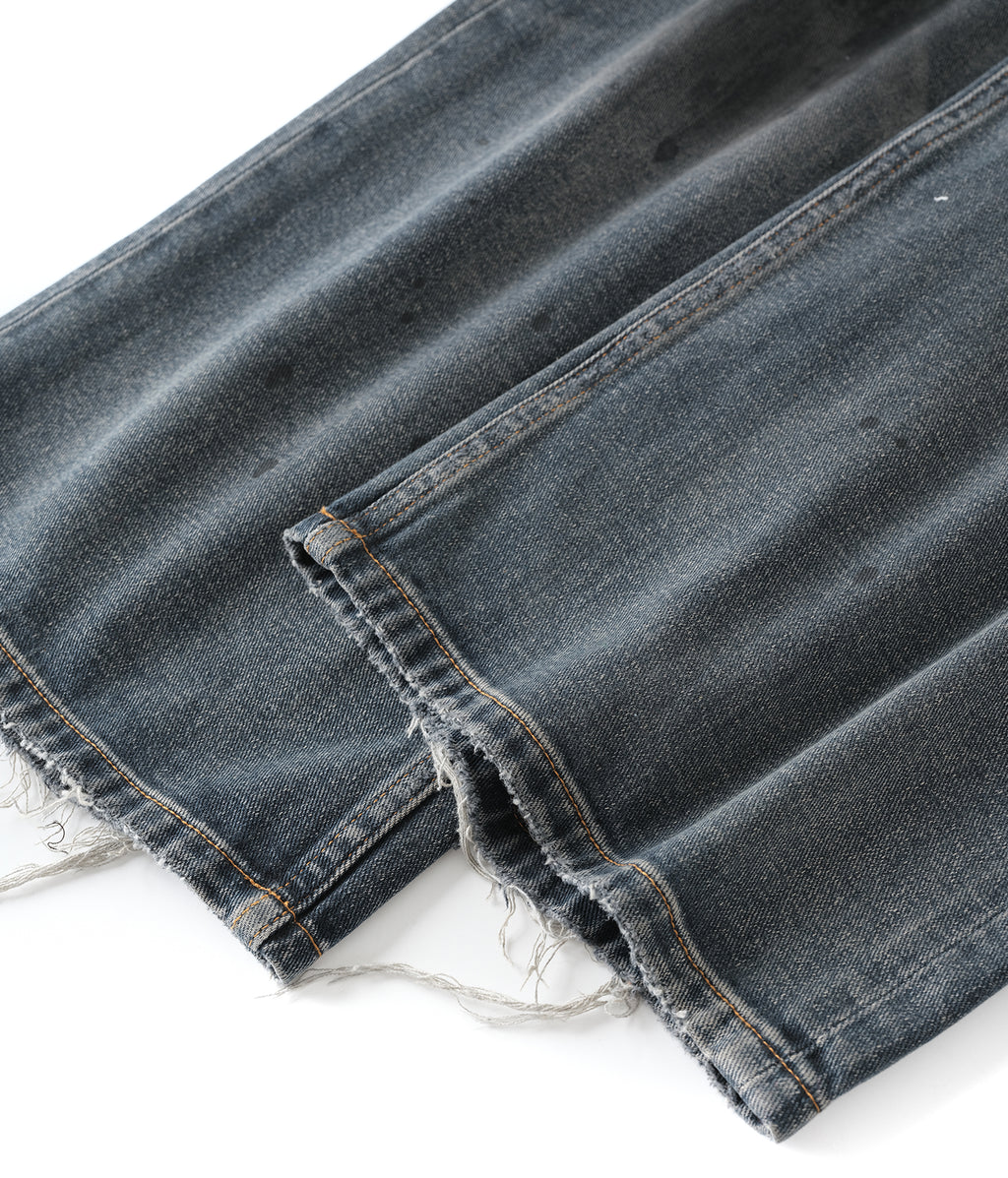 Knee Slide Distressed Jeans