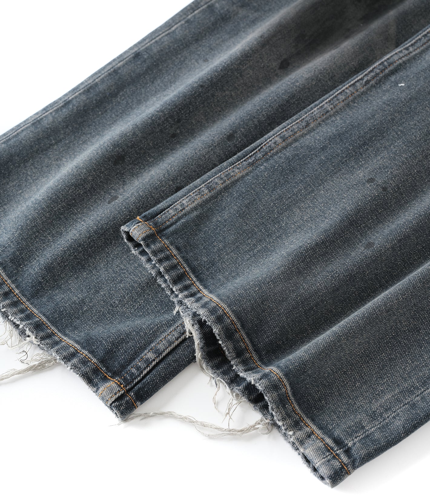 Knee Slide Distressed Jeans